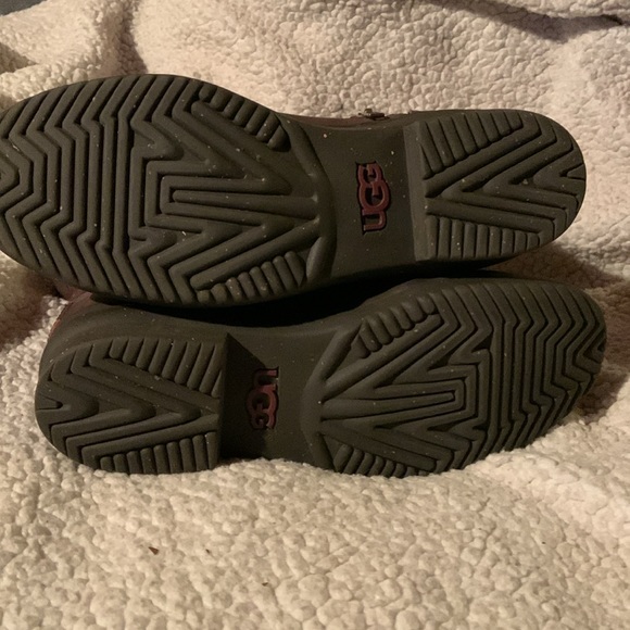 UGG Waterproof Fleece-lined side zip boots size 7.5 - Picture 4 of 9